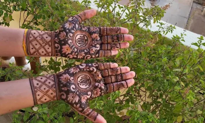 Yamini The Mehandi Artist